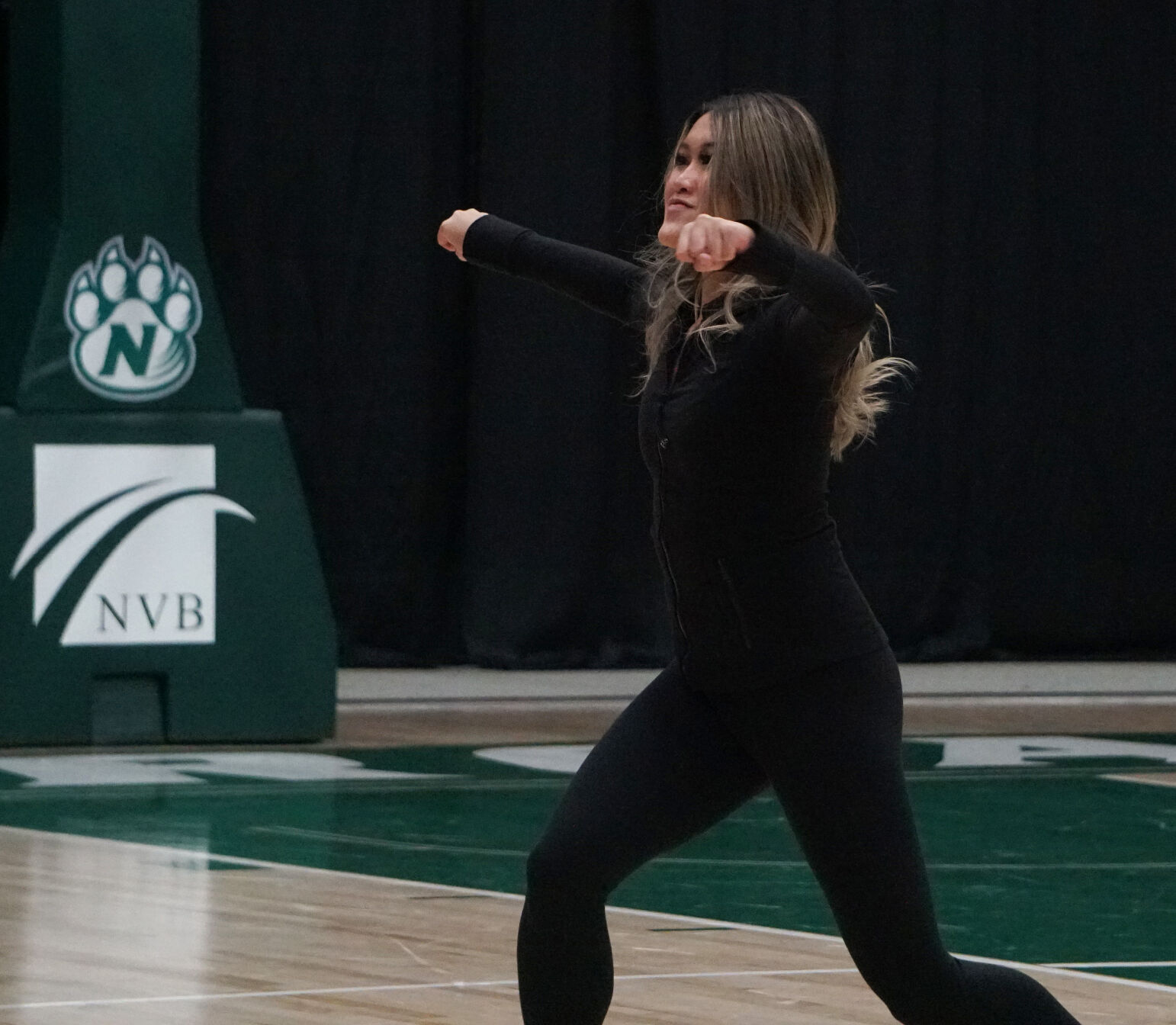 22-11-24 NWMBB Steppers4.jpg